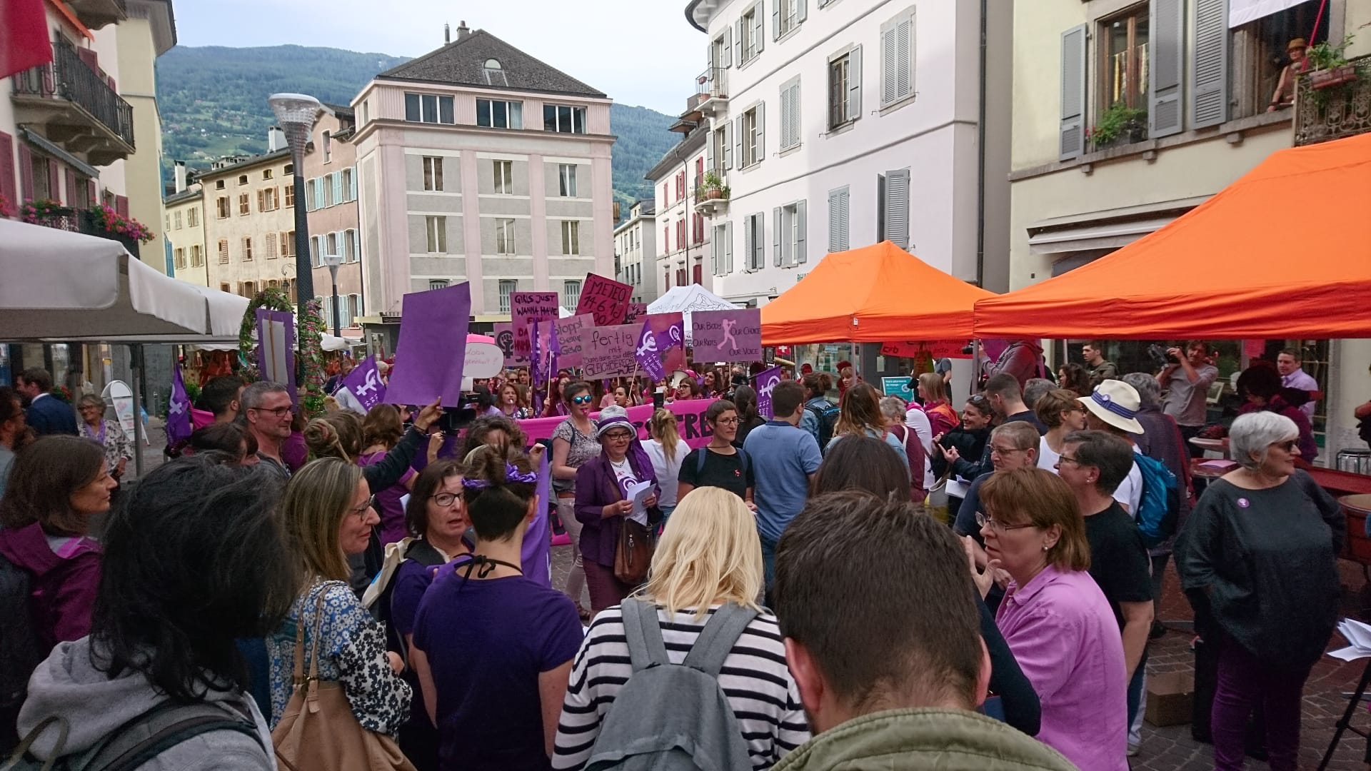 Valais: procession et manifestation au Grand Conseil pour le lancement de la grève des femmes